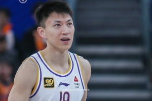 带伤出战！36岁老将刘晓宇3投1中得到2分1板5助1断0失误