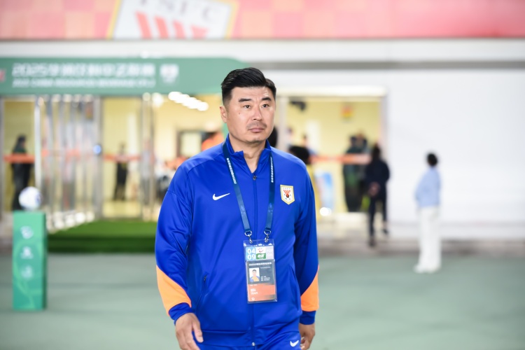 韩鹏解释泽卡缺阵源于伤痛加剧，期待李小恒后续发挥更出色